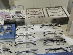 -视野联行眼镜•蔡司•依视路(温江店)