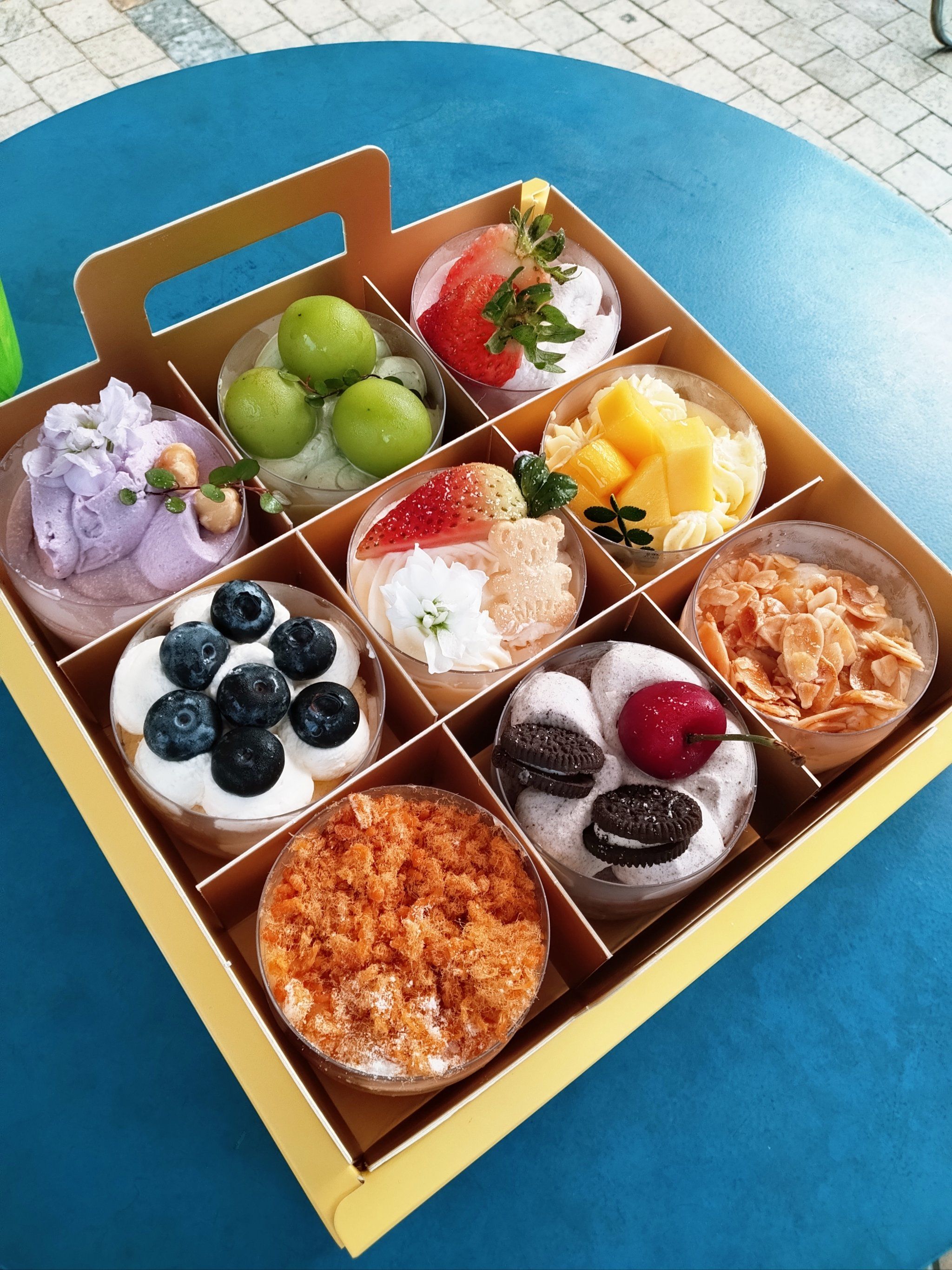 九宫格甜品蛋糕美味[可怜]