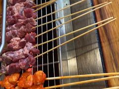 -哈尔滨小酒馆·鲜肉现穿自助烧烤(康新花园店)