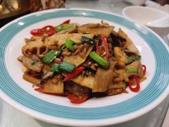 -阿瓦山寨·湘菜现炒·剁椒鱼头王(咸阳总店)