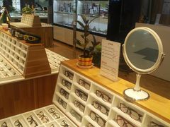 -MiRi眼镜连锁·蔡司·尼康控优点合作店(莘庄店)