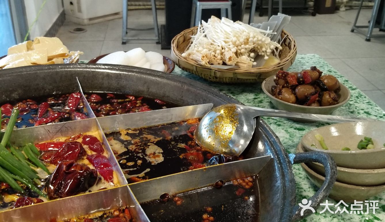 服务还是不错的，上来就送擦手巾，上菜也很快速