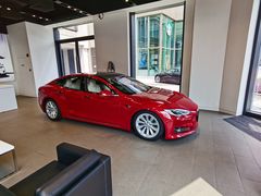 -TESLA 特斯拉(上海太古汇体验店)