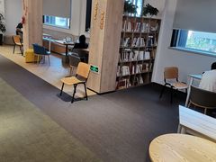 -漕河泾街道图书馆(漕河泾社区文化活动中心店)