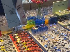 -天空之镜眼镜店蔡司依视路配镜授权零售店(望京颐堤港店)