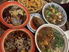 -爆炸头阿姨小四川正宗川味小吃(无任何分店)