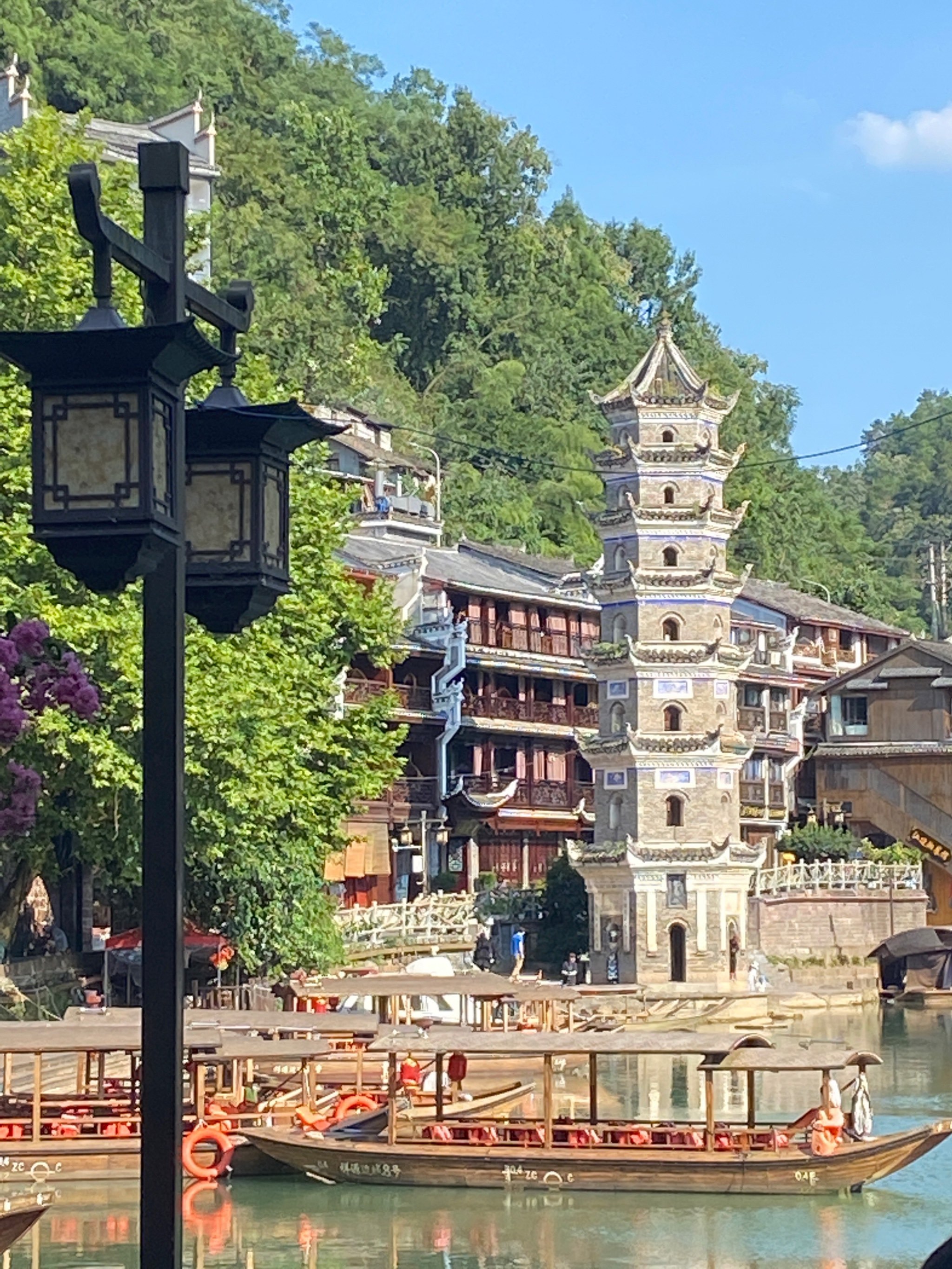 万名塔 位于凤凰古镇城东青龙山麓沙湾黄土-大众点评