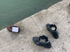 -多瑙河畔鞋履雕塑