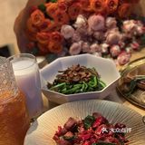 新粮仓的人气酒馆，圣诞节还有假面舞会哎！