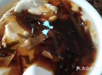 在太原吃的早点真不错，人家的叫老豆腐，卤里面有海带丝