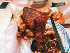 焦香烤猪蹄-遇见小面(东方宝泰店)