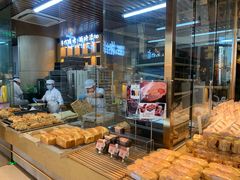 面包甜点陈列柜-西村叔叔的店·面包·甜品·蛋糕(清河万象汇店)