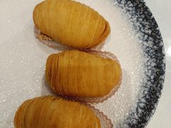 金牌榴莲酥-唐宫海鲜舫