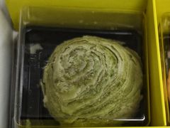 龙井绿茶蛋黄酥-知味观(湖滨店)