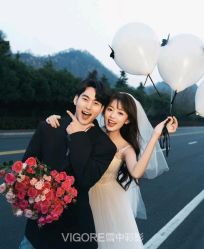 -雪中彩影婚纱摄影·微光艺术中心