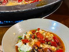 底料放置好漂亮-黄潇洒老火锅(九眼桥宏济巷店)