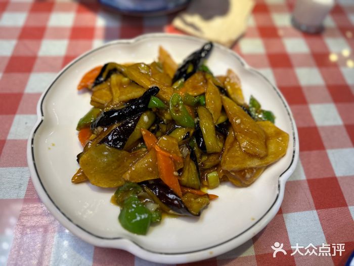 东北哈尔滨酱骨头馆房掌柜铁锅炖地三鲜图片