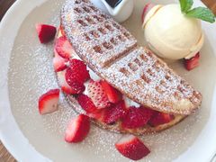 草莓松饼-ROAST coffee & eatery