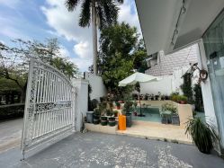 -巴黎婚纱摄影工作室