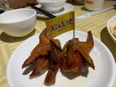 招牌烤乳鸽-石岐佬中山菜馆(张溪店)