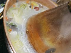 -果松木炭酸菜铜火锅·外婆参鸡汤