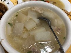 萝卜炖肘子-荣生萝卜汤饭店