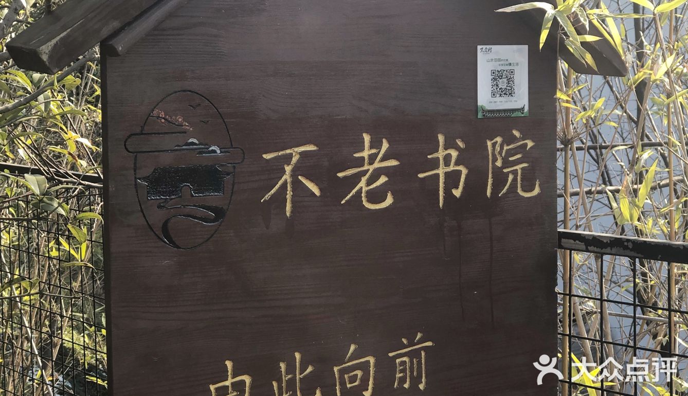 连降噪耳机都能够舍弃，一个双肩包就到达这里