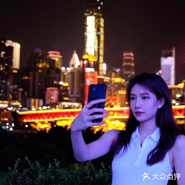 重庆看夜景｜重庆大剧院