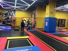 -爱蹦iBOON蹦床运动馆(江汉店)