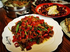 小炒黄牛肉-呱呱叫民俗风味主题餐厅(沣峪口店)