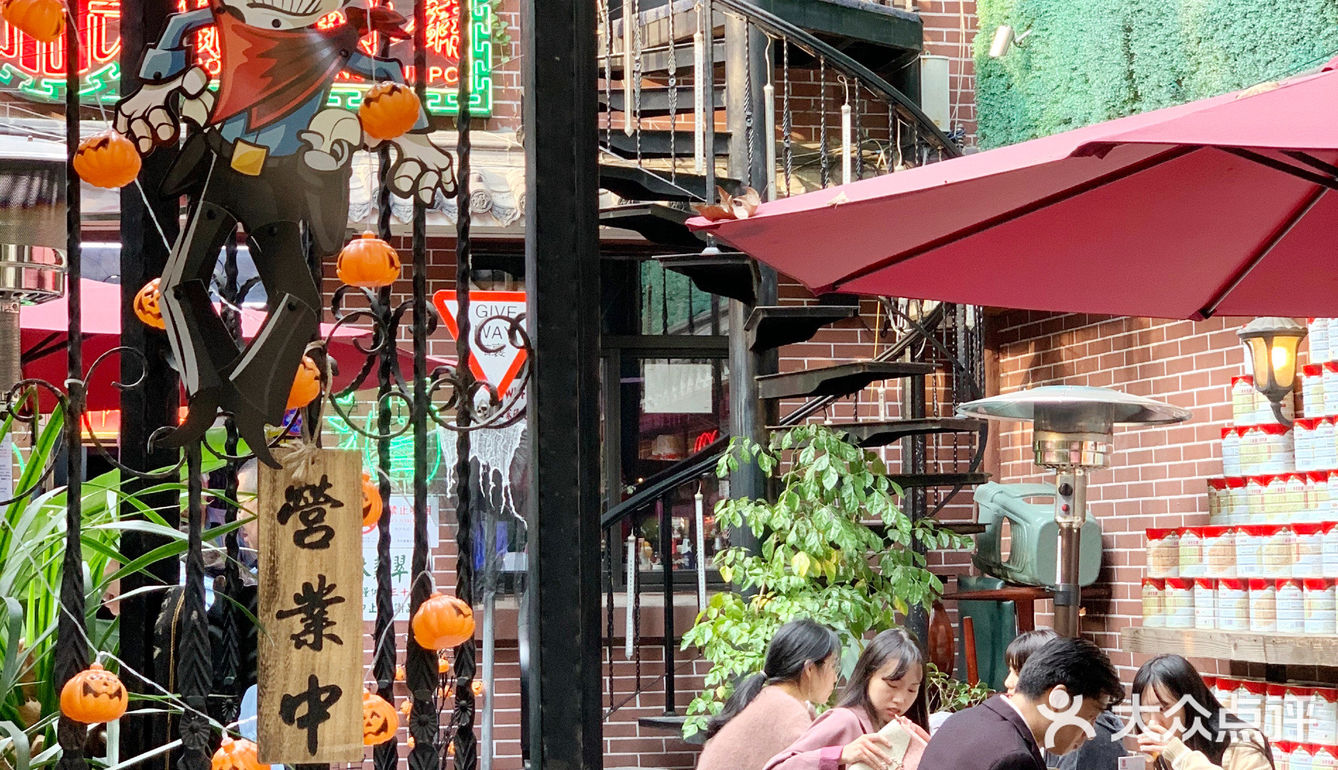 新天地的港风糖水铺，又出了新品七彩养生糊