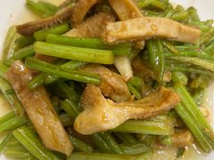 芹菜炒牛肚-一品酸菜鱼
