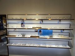 -宏宇眼镜蔡司依视路折扣店(兆佳眼镜城店)