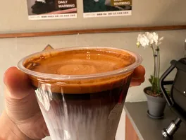 侬**y