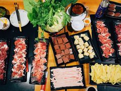 -果松木炭酸菜铜火锅·外婆参鸡汤