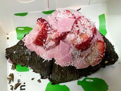 草莓白巧可颂-PAOPAO Bakery&Café(港汇店)