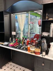 -老男孩男士理容馆·理发·烫染·修面