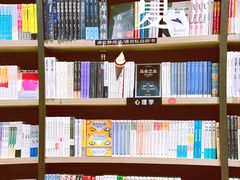 -钟书阁(群光广场店)