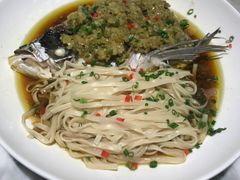 酱椒蒸鱼头配手工面-雀蓝川菜(奥体广场店)