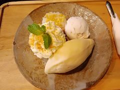 -莓园冰淇淋店