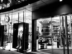 -lululemon(上海浦东IFC店)