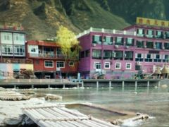 -百里峡七彩艺术小镇