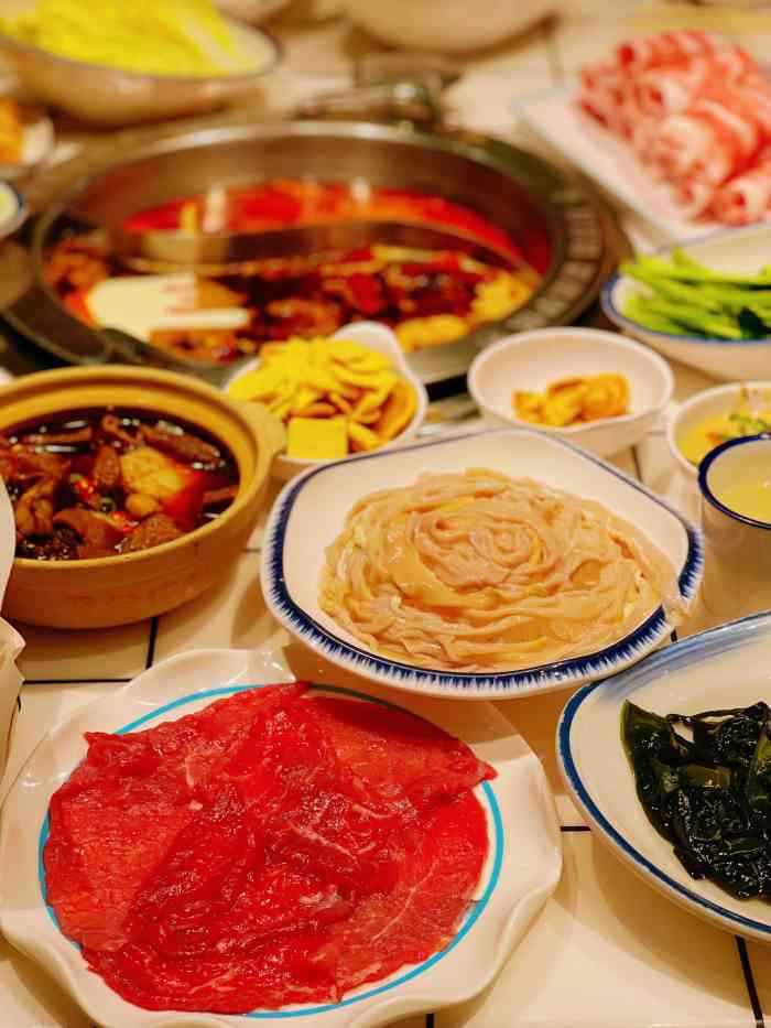 贤合庄卤味火锅(摩天活力城店)-"清明节假期第一天去的,那天商场人