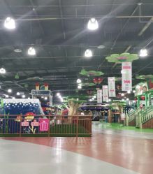 -维佳童话镇演出现场(徐东店)