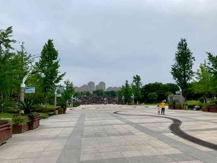 柔石公园-"住在酒店周边的一个公园,至于它们是视频的.
