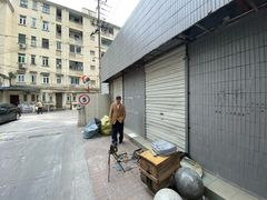 -肇嘉浜路853弄修鞋摊