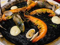 传统西班牙墨鱼汁海鲜饭-BROWNSTONE布朗石西班牙餐厅(深圳湾店)