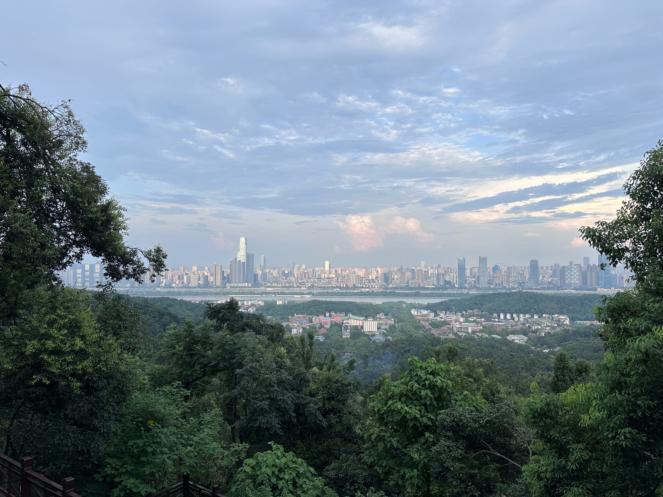 岳麓山山顶风景图片