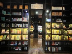 -钟书阁(松江泰晤士小镇店)