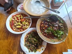 肥肠血旺-茅屋大酒店